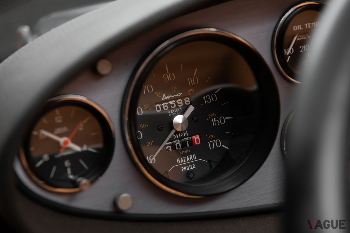 オークションに登場した1974年式フェラーリ「ディーノ246GTS」 Darin Schnabel ©2024 Courtesy of RM Sotheby's