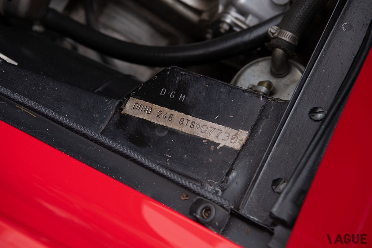 オークションに登場した1974年式フェラーリ「ディーノ246GTS」 Darin Schnabel ©2024 Courtesy of RM Sotheby's