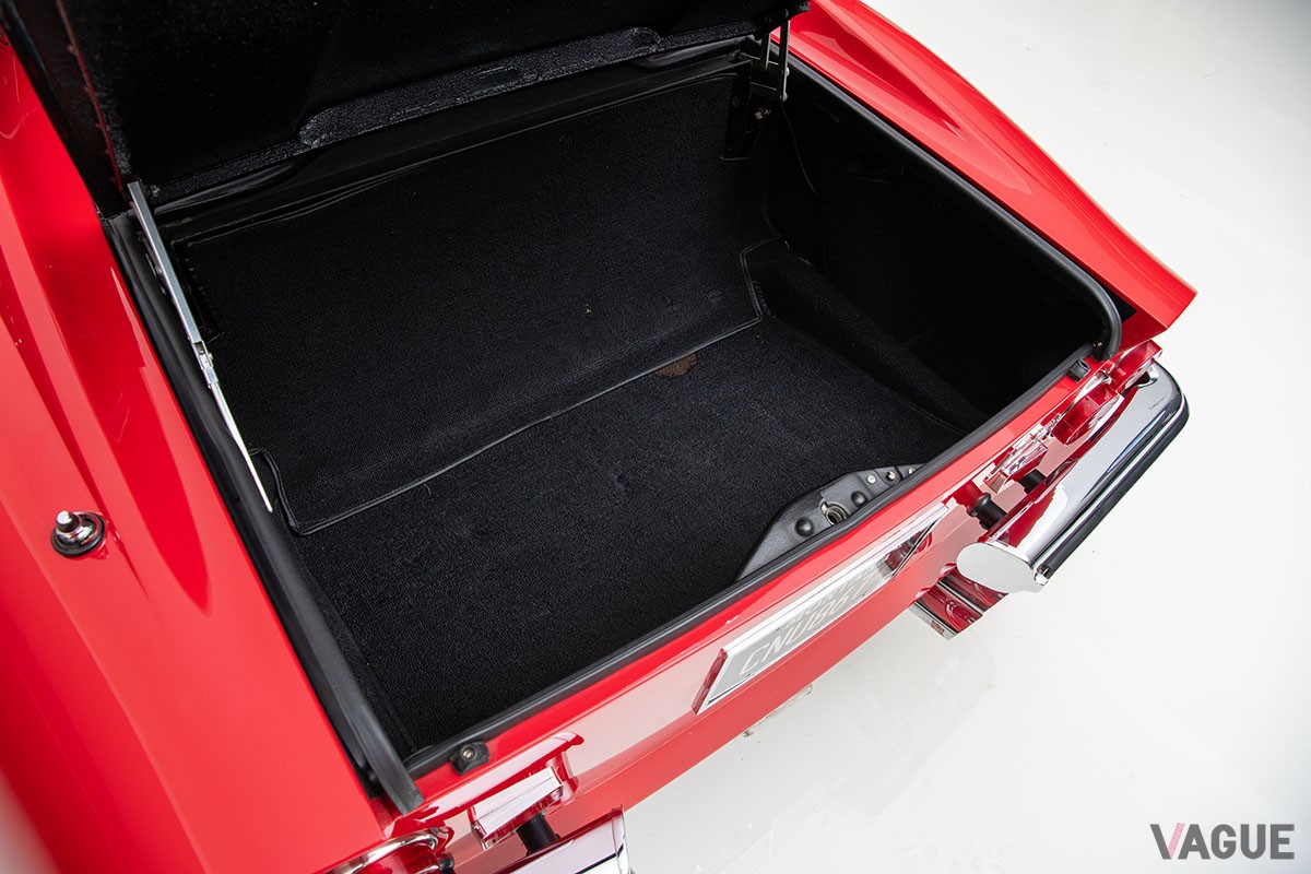 オークションに登場した1974年式フェラーリ「ディーノ246GTS」 Darin Schnabel ©2024 Courtesy of RM Sotheby's