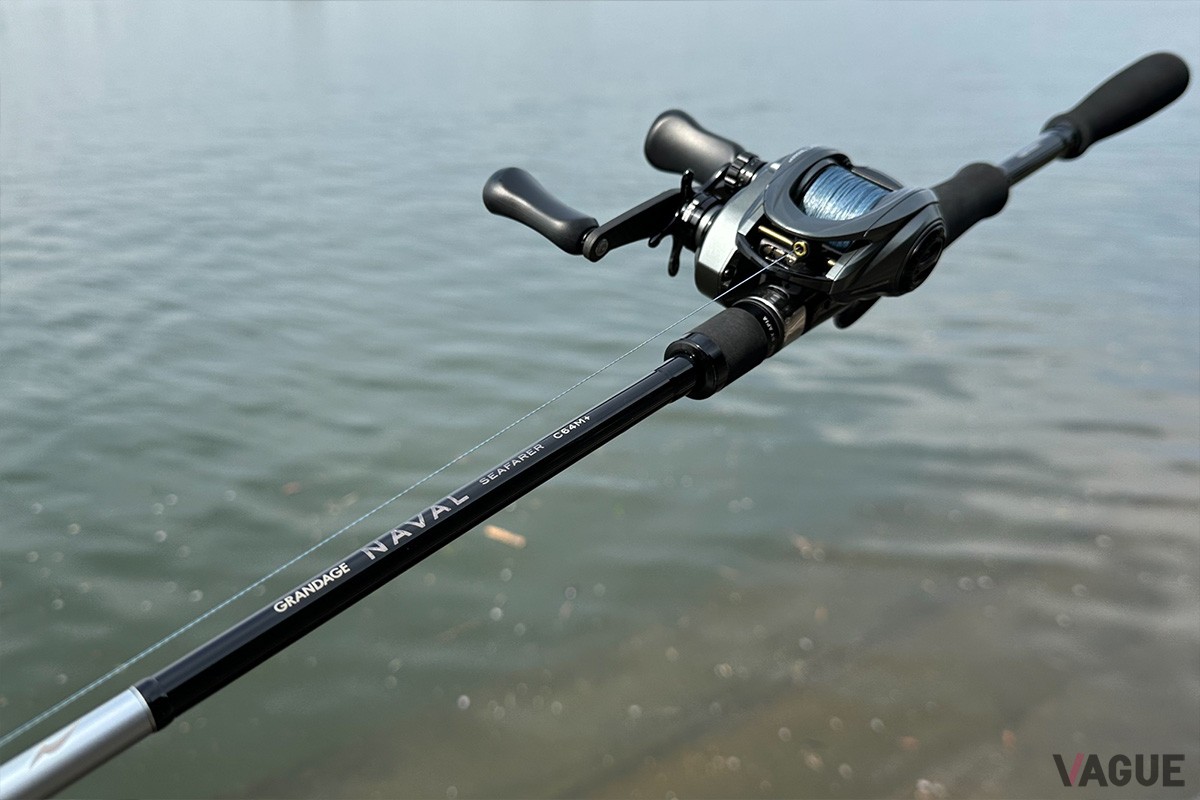 定番ルアーからビッグベイトまで対応できるタックルもあると楽しみの幅が広がります。ロッド：「アピア シーファーラーC64M+」（4万5100円、消費税込）、リール：「AbuGarcia ZENON BEAST6」（4万9720円、消費税込）