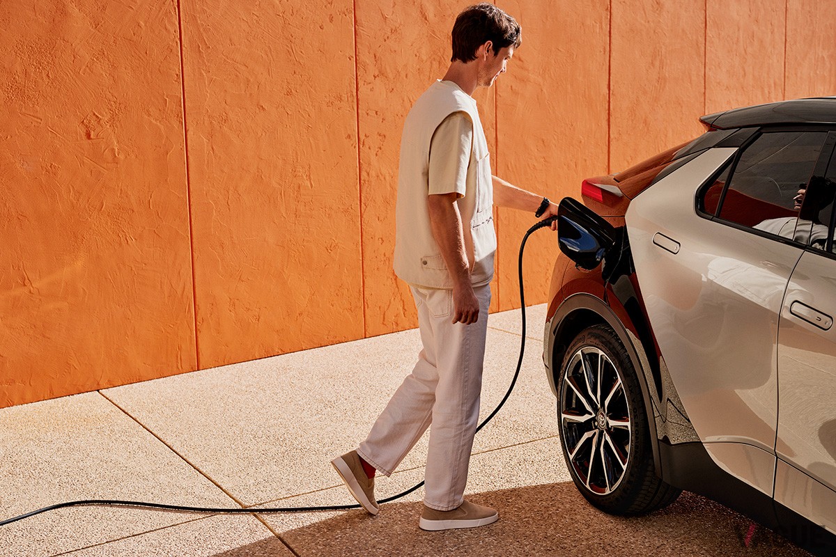 欧州で世界初公開されたトヨタ新型「C-HR」