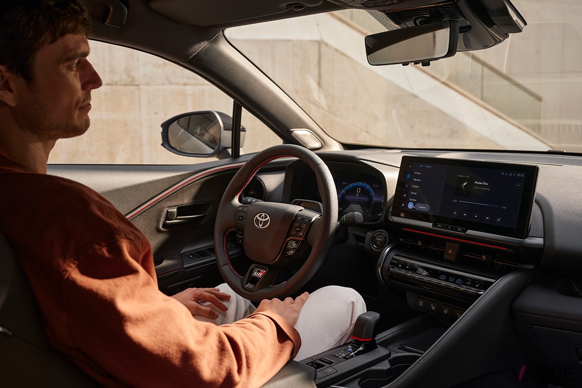 欧州で世界初公開されたトヨタ新型「C-HR」