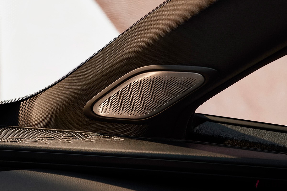 欧州で世界初公開されたトヨタ新型「C-HR」