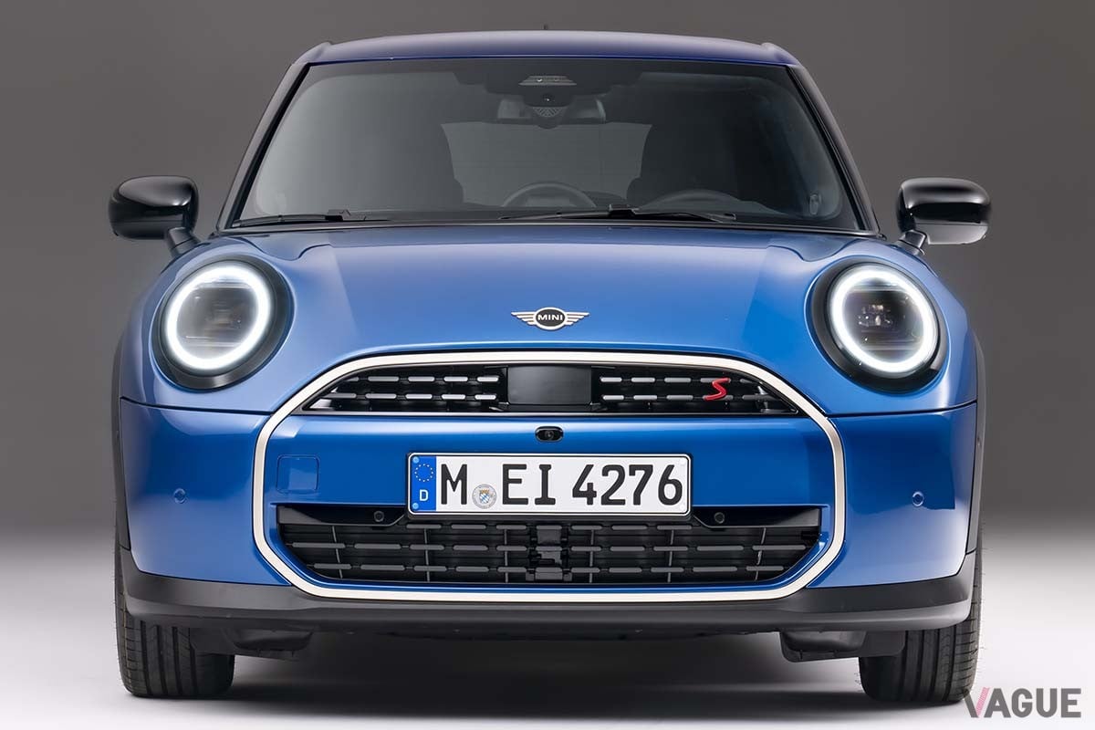 2024年外国メーカー車モデル別新車登録台数ランキングで1位になったのは「BMW ミニ」。写真は2024年6月に新たに日本に上陸した新型「ミニ・クーパー5ドア」