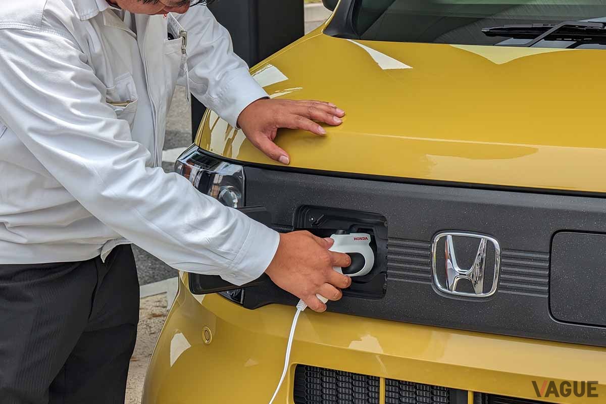 ホンダ新型「N-VAN e:」の充電リッド