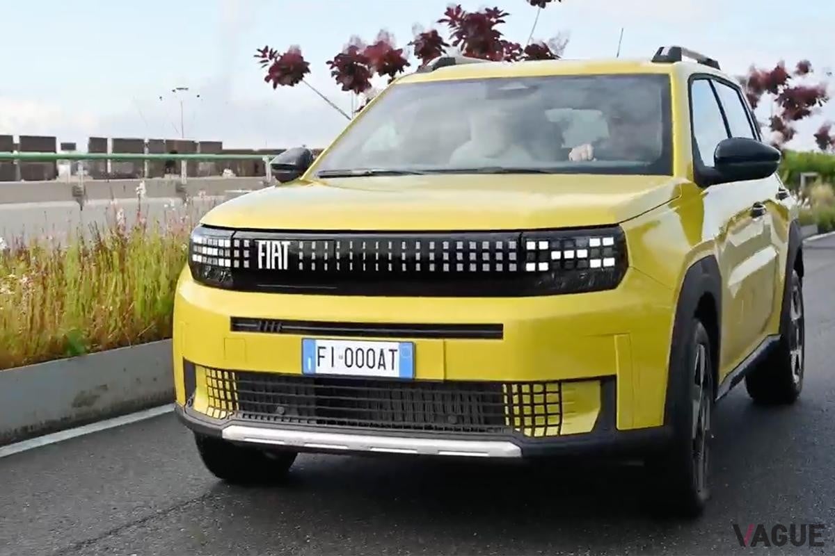 世界初公開されたフィアット新型「グランデパンダ」