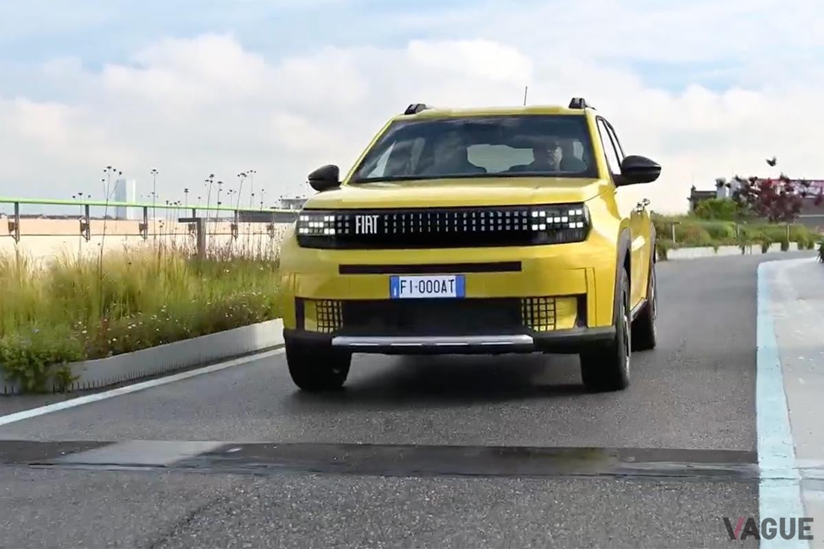 世界初公開されたフィアット新型「グランデパンダ」