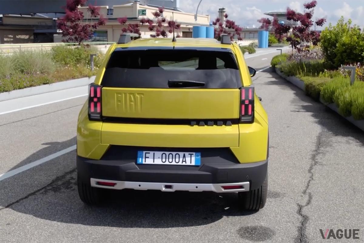 世界初公開されたフィアット新型「グランデパンダ」