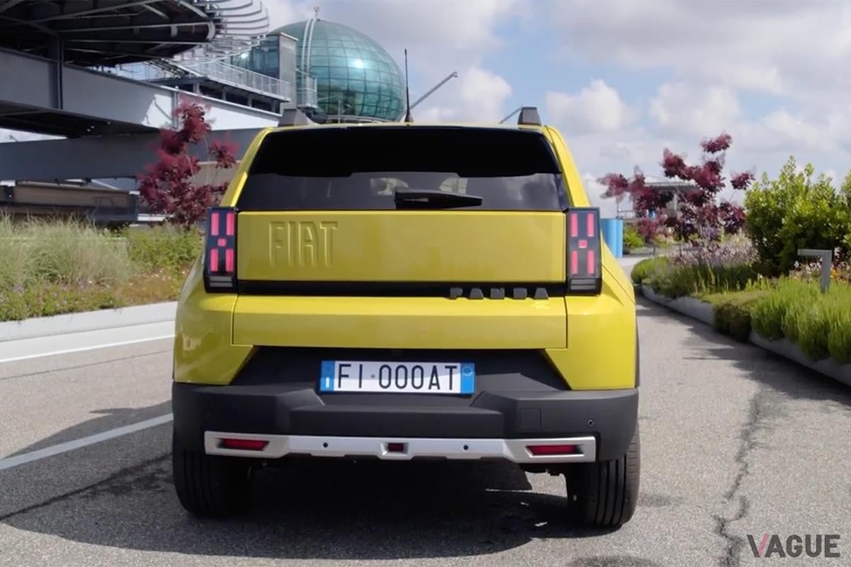 世界初公開されたフィアット新型「グランデパンダ」