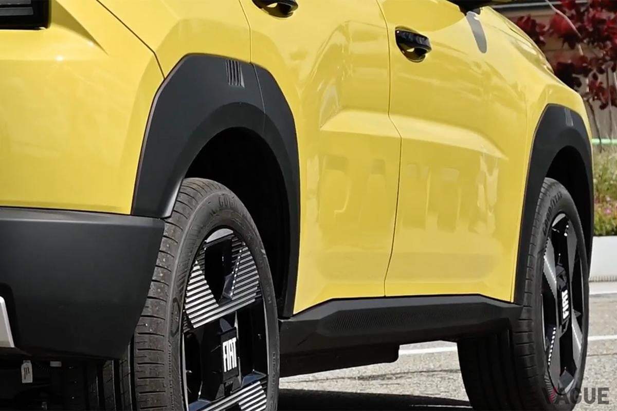 世界初公開されたフィアット新型「グランデパンダ」