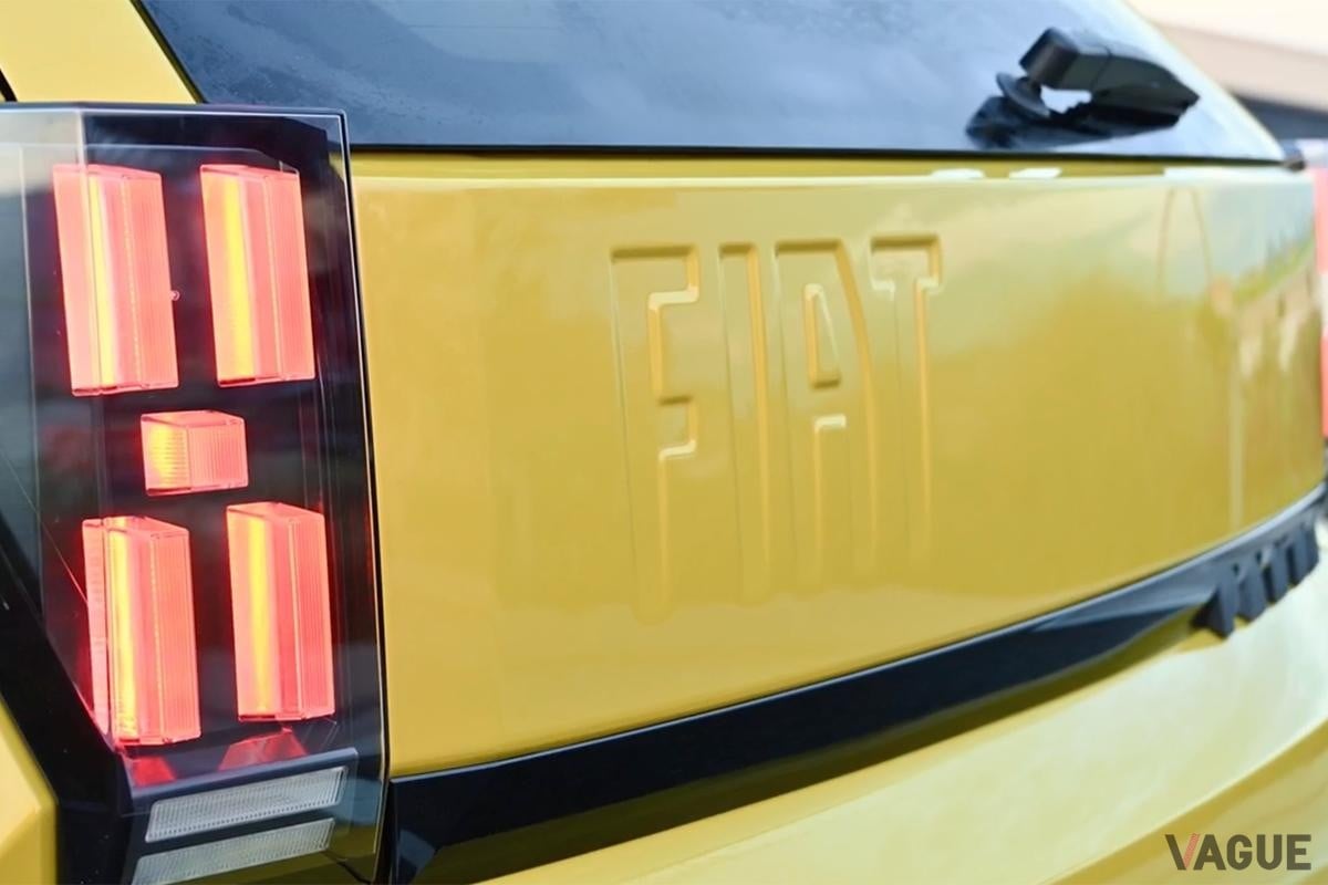 世界初公開されたフィアット新型「グランデパンダ」