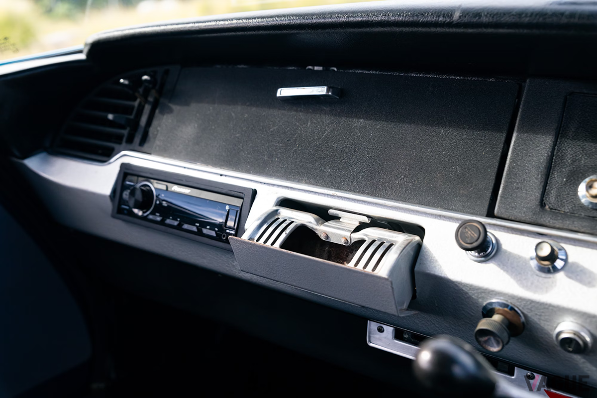 海外オークションに登場した1968年式「「ID21 DS サファリ」のインテリア
