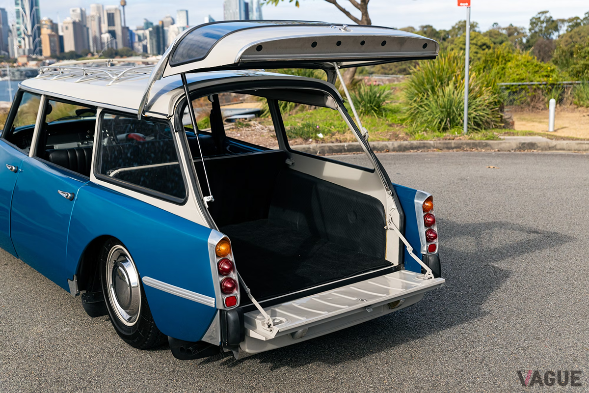 海外オークションに登場した1968年式「「ID21 DS サファリ」のインテリア