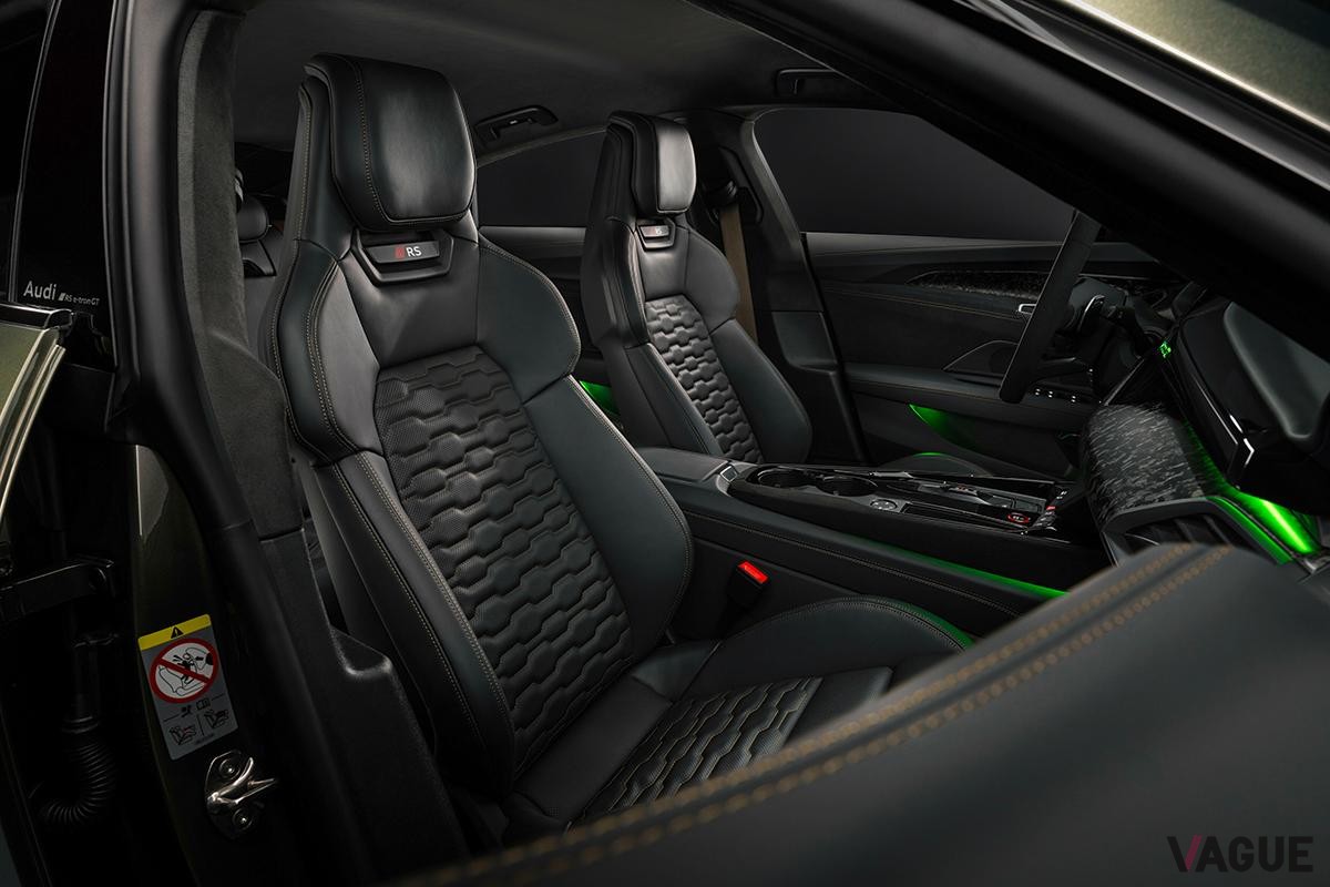 欧州でマイナーチェンジされたアウディ改良新型「eトロンGT」。写真は最上位モデル「RS eトロンGTパフォーマンス」