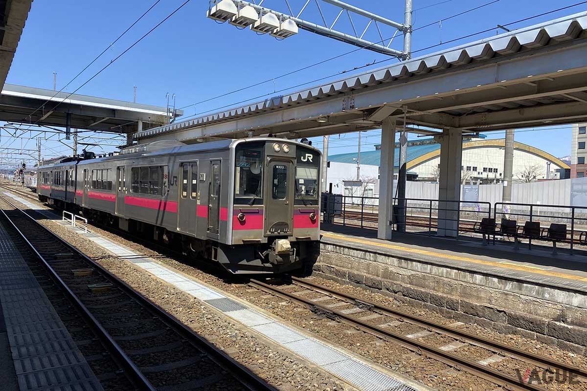 普通列車でゆっくりと旅行を楽しむのも青春18きっぷの魅力