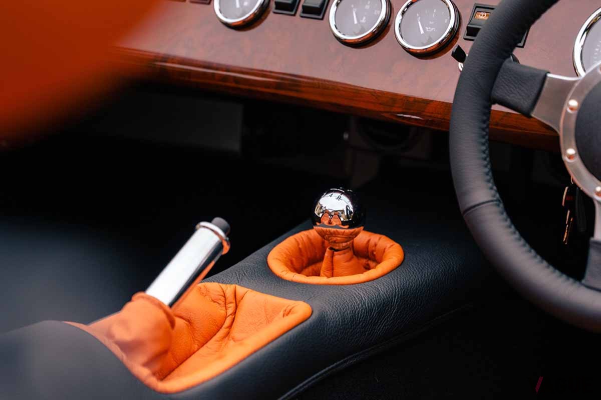 日本での販売が開始されたケータハム新型「スーパーセブン2000」