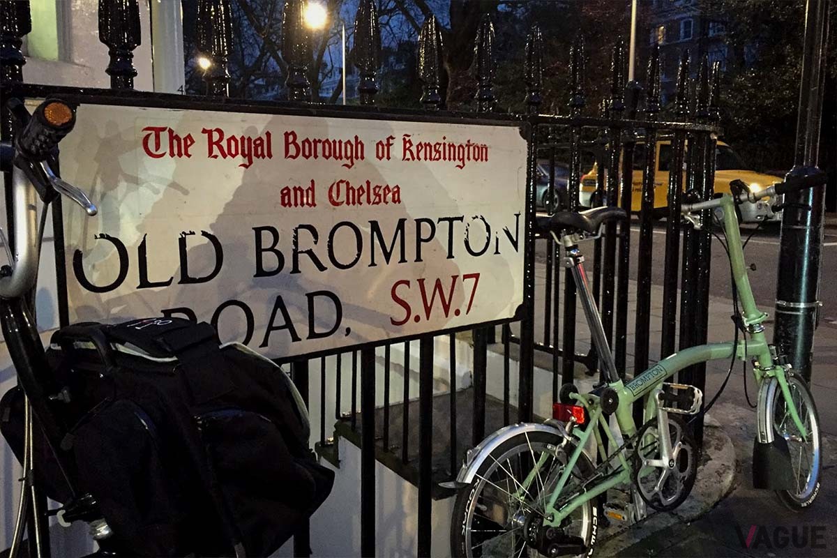 “BROMPTON”という名称は、創設者アンドリュー・リッチー氏が初号機を開発した工 房の窓から、BROMPTONストリートの教会が見えていたことから名づけられたのだそう（撮影：山越信幸）