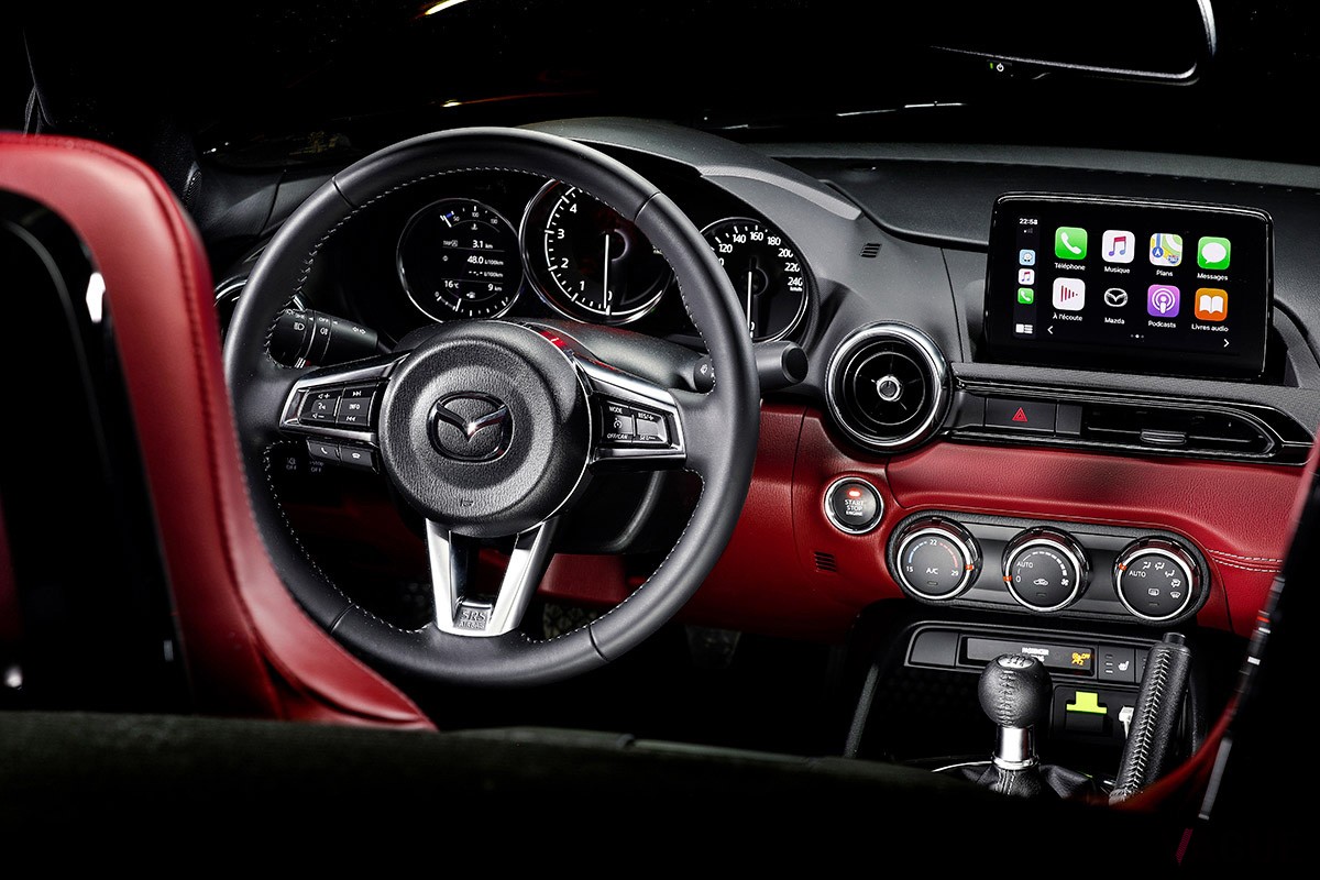 2020年に「ロードスター」のフランス仕様に設定された「MX-5 ユーノスエディション」