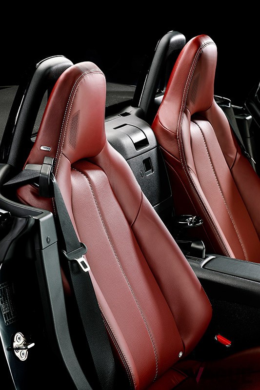 2020年に「ロードスター」のフランス仕様に設定された「MX-5 ユーノスエディション」