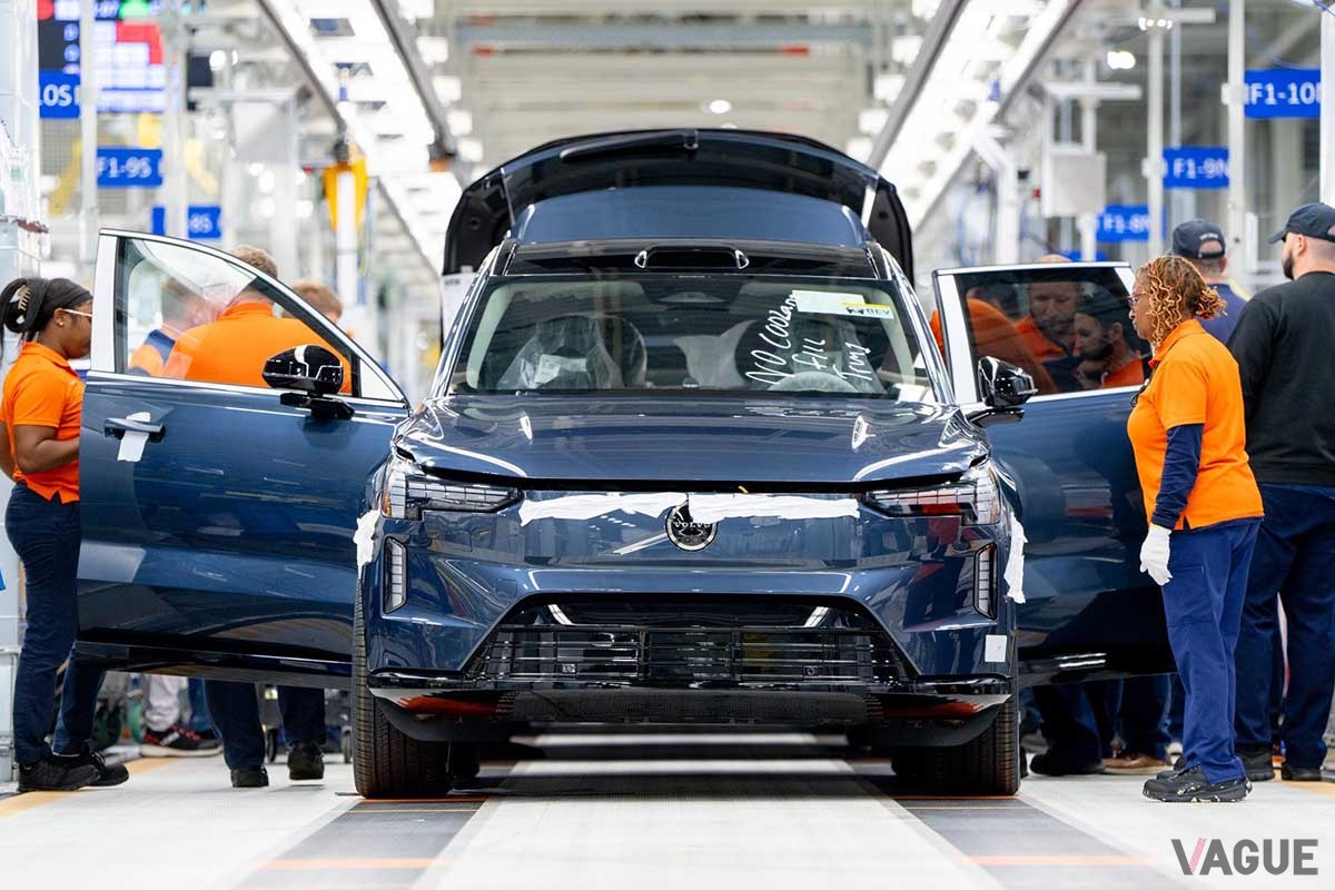 米国サウスカロライナ州チャールストン郊外にあるボルボの工場で生産が開始された新型「EX90」