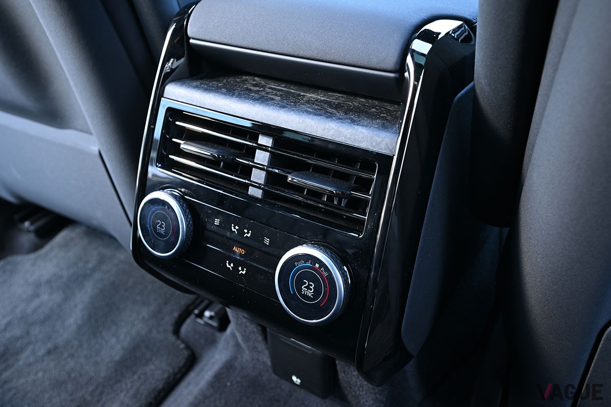 初代はパワフルながら荒々しかったが、現行型「レンジローバースポーツ」はデザインや走りが格段に洗練された