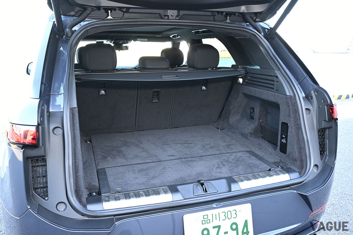 初代はパワフルながら荒々しかったが、現行型「レンジローバースポーツ」はデザインや走りが格段に洗練された