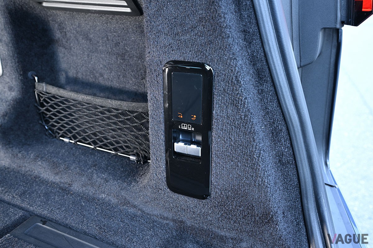 初代はパワフルながら荒々しかったが、現行型「レンジローバースポーツ」はデザインや走りが格段に洗練された