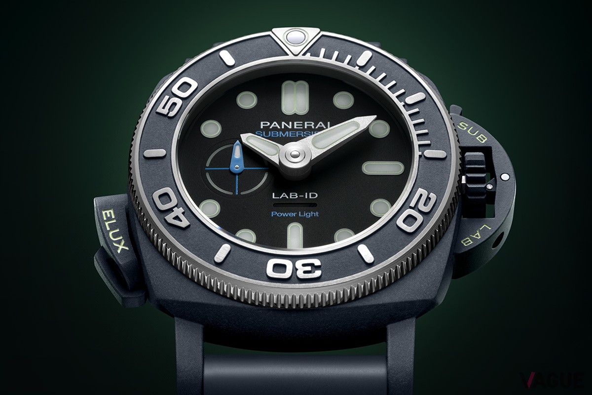 ケースに採用される“Ti-Ceramitech”は、チタン合金の表面を特殊な技術によってセラミック化させたもの。パネライが7年もの歳月をかけて開発した新素材だ