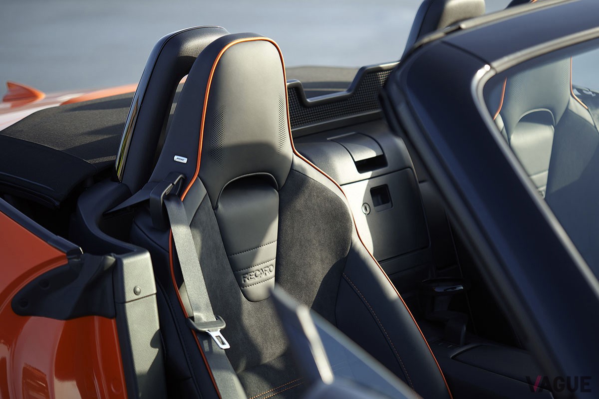 専用色“レーシングオレンジを採用したマツダ「ロードスター 30周年記念車」