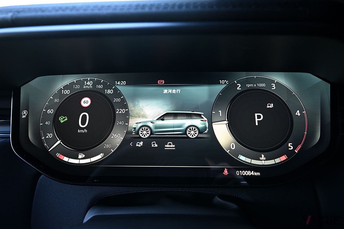 初代はパワフルながら荒々しかったが、現行型「レンジローバースポーツ」はデザインや走りが格段に洗練された