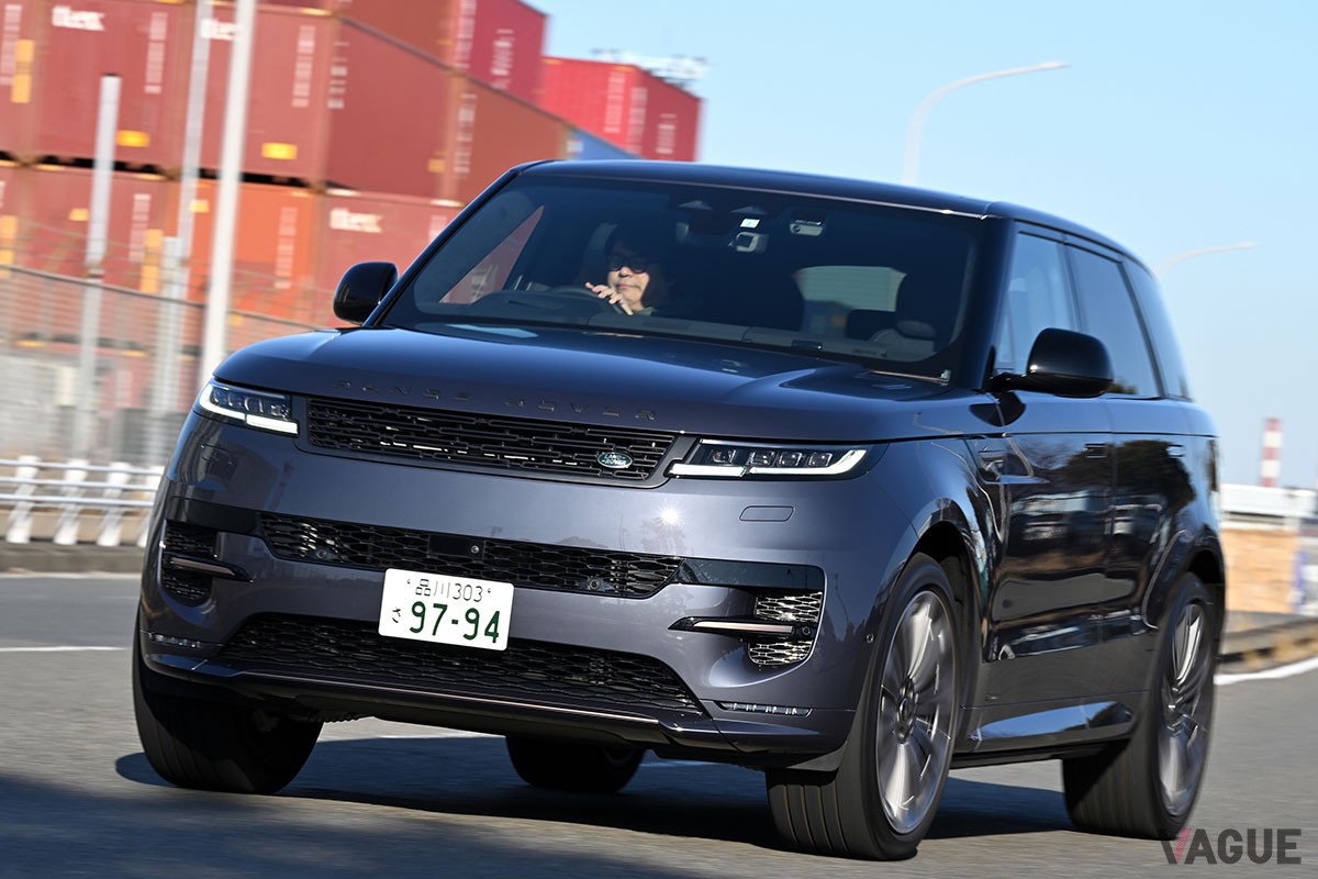 初代はパワフルながら荒々しかったが、現行型「レンジローバースポーツ」はデザインや走りが格段に洗練された