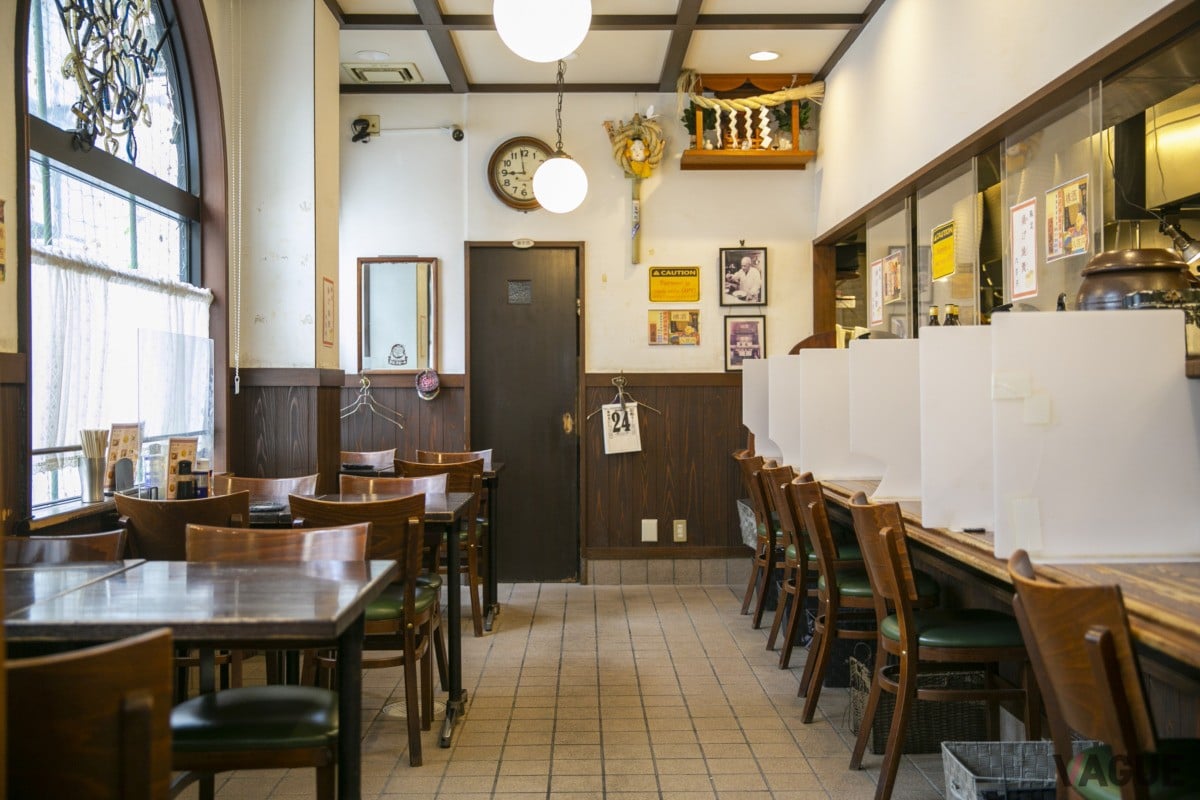 カウンター席とテーブル席があり、一人でも入りやすい雰囲気