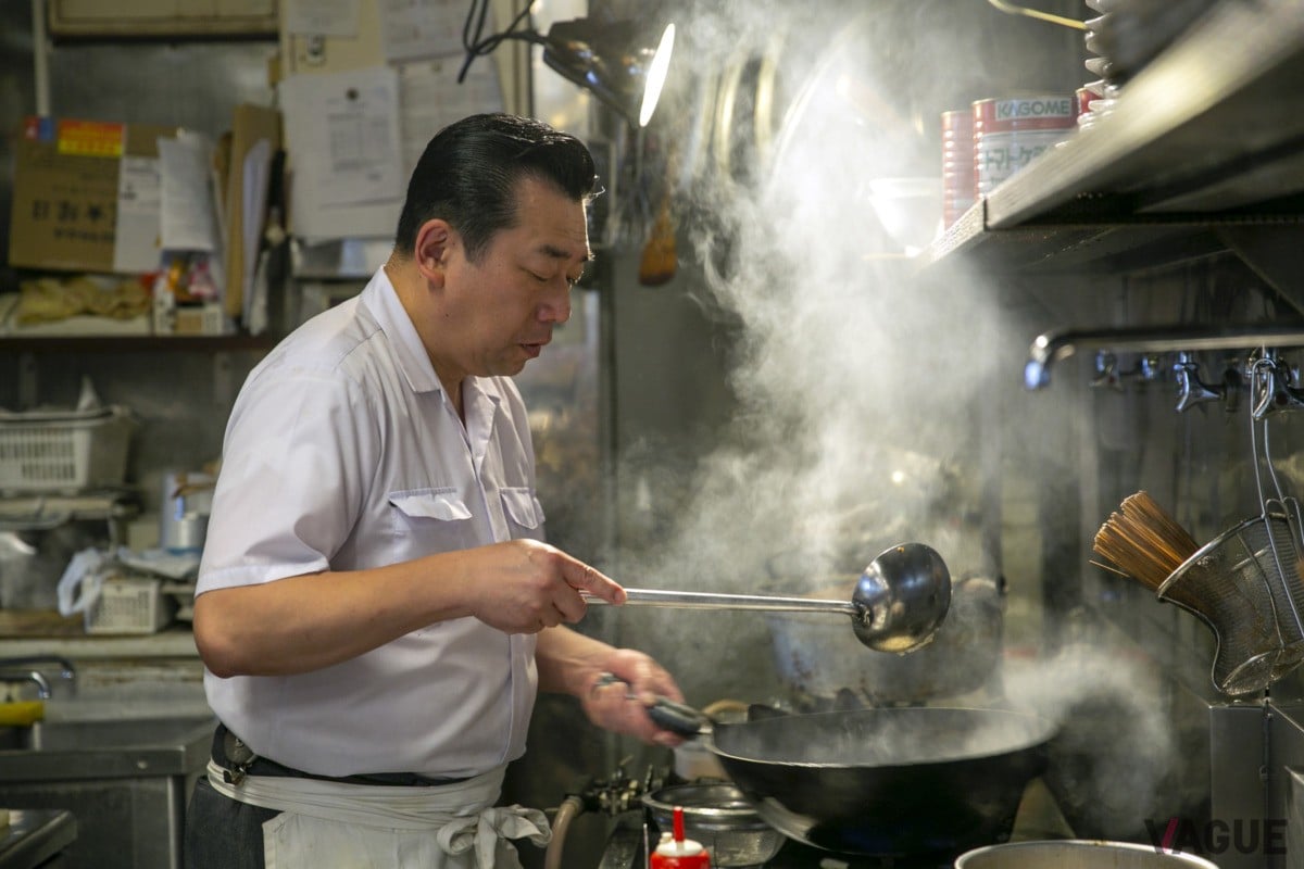 「うちはね、原材料費で損しなければいいんだから。安心して食べられるものを手作りで。毎日食べに来ていただきたいからね」（3代目の久保英恭さん）