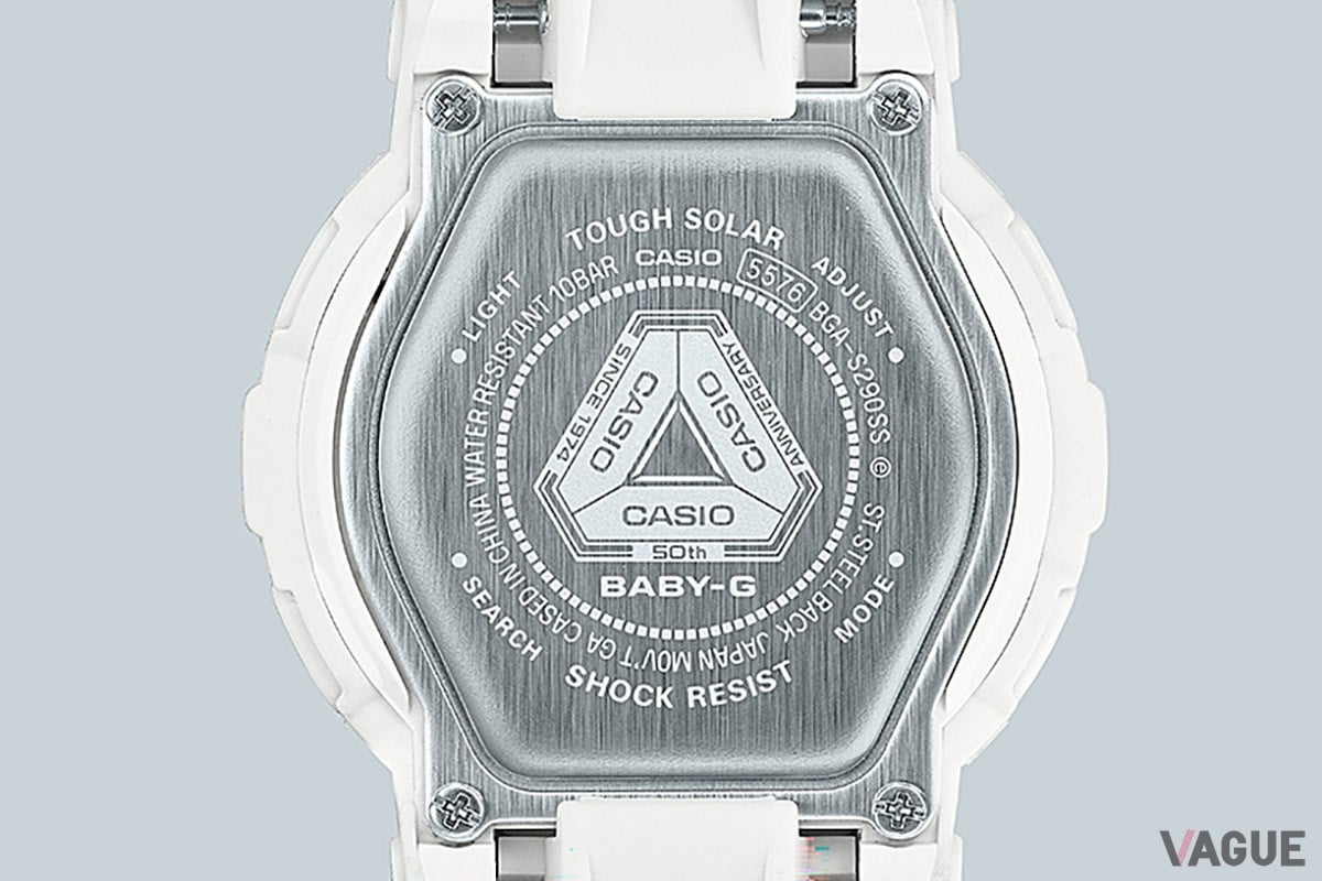 「BABY-G」の裏蓋にも三角形の記念ロゴが。