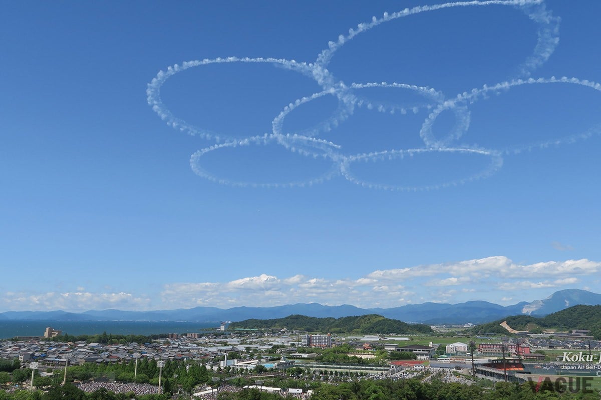 正確無比なフォーメーション飛行には航空自衛隊の技量を実証する意味合いも