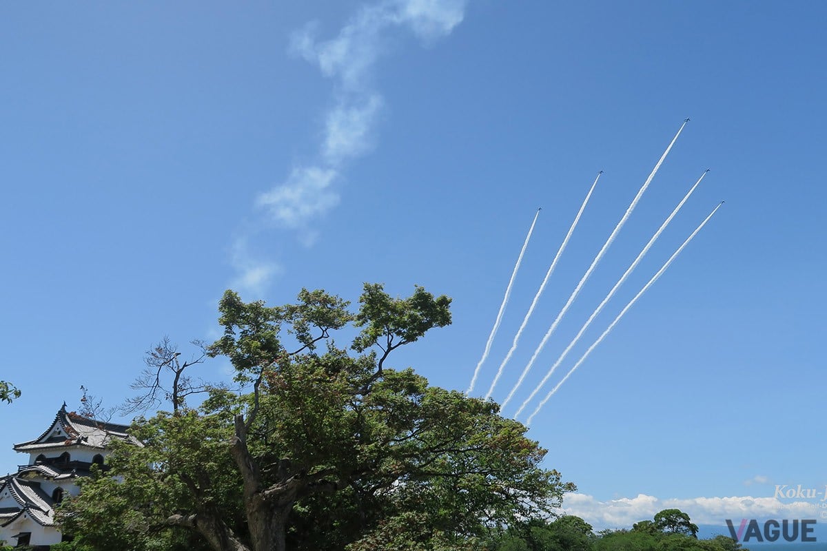 正確無比なフォーメーション飛行には航空自衛隊の技量を実証する意味合いも