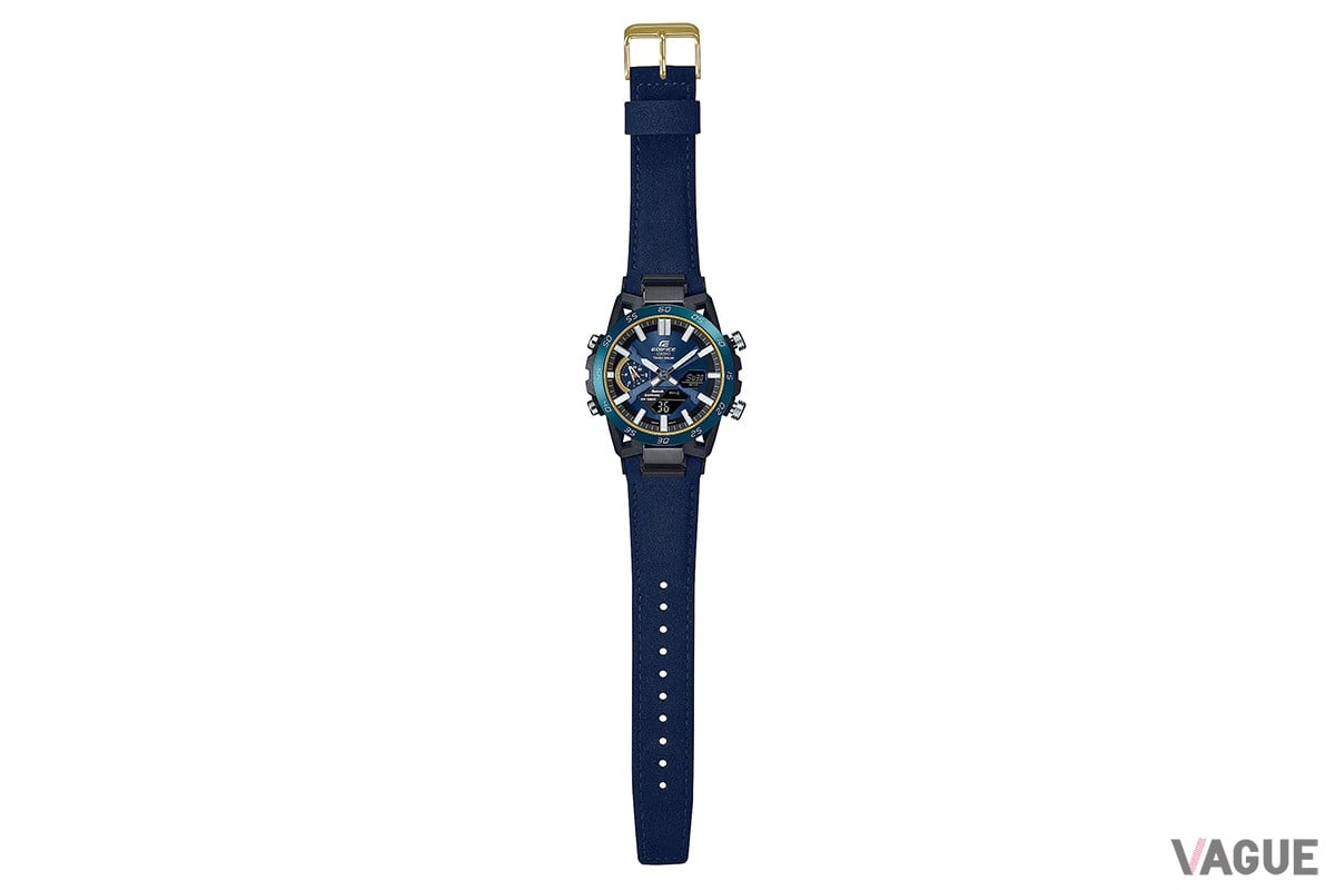 エディフィスのバンドはソフトタッチなメイド・イン・イタリーのブルーのアルカンターラ製バンド。