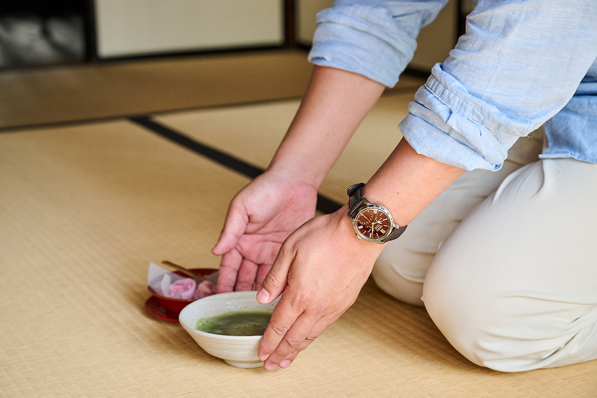 金沢らしく和室にてお茶を振る舞ってもらう