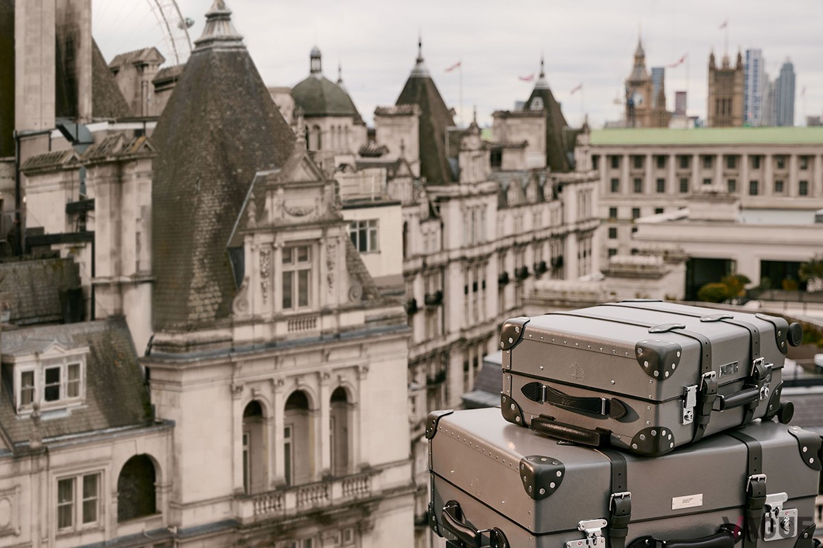歴史あるイギリスの風景にもよくマッチする落ち着いたグレーがカッコいい。