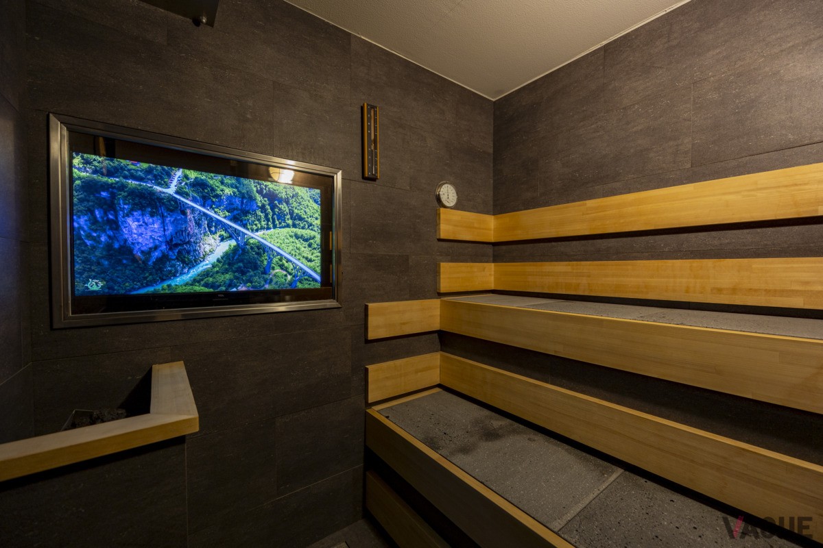 独自開発した天然溶岩のプレートを水蒸気で温める特殊な技術を使ったサウナ