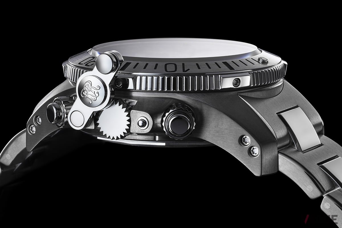 リューズと同じ高さによるセーフティロック・クラウンシステムがヒューマンエラーによる閉め忘れを防止