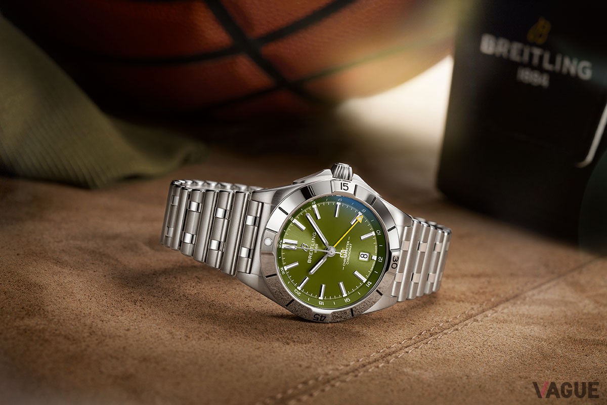 40mmのスチール製ケースで汎用性も高い「クロノマット オートマチック GMT 40 ヤニス・アデトクンボ」。ダイヤルのグリーンもヤニスにちなんだもの