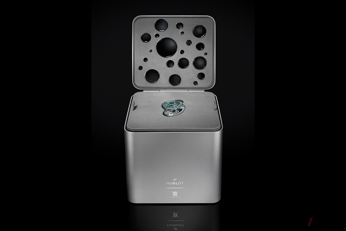 スペシャルボックス入。こちらにも水滴のようなモチーフが。