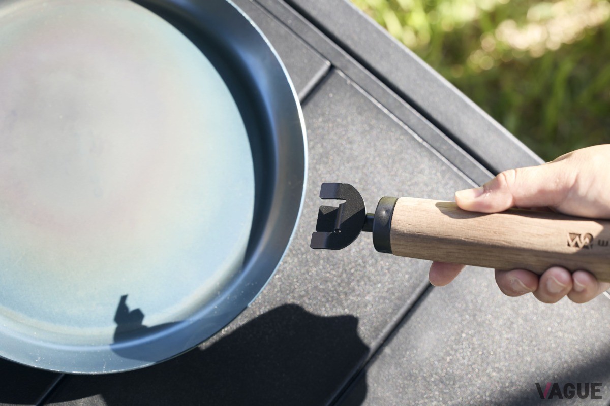 持ちやすい六角形の取手は取り外し可能