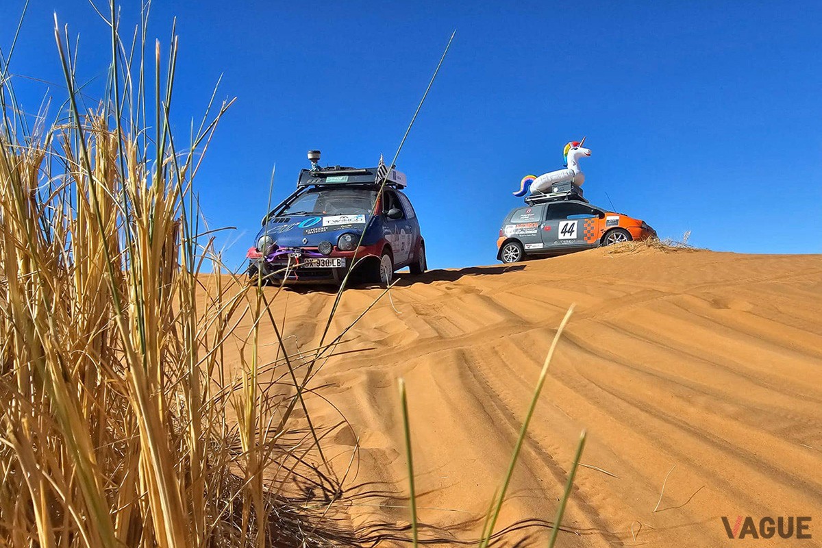 スペインのサン・セバスティアンからモロッコのマラケシュまでの2500マイルを走破する「トゥインゴ・レイド」（C）BLUE RALLY