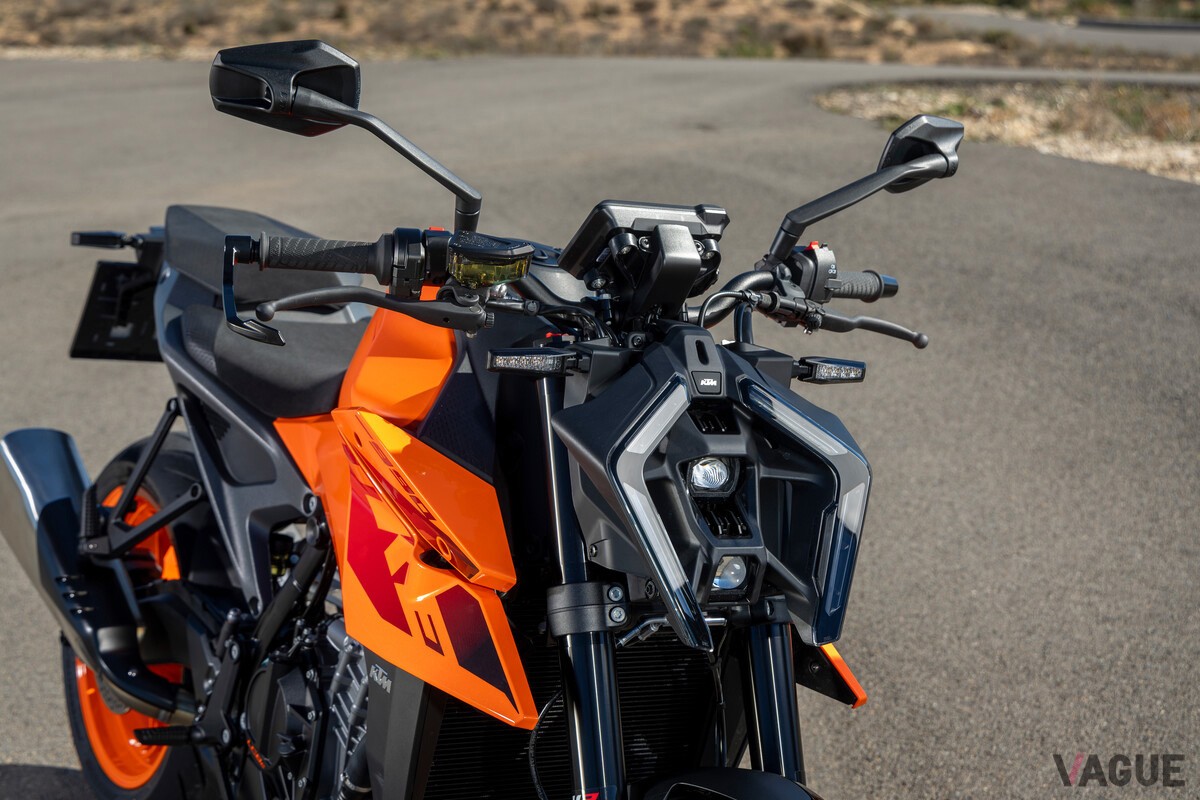 KTM発のネイキッドバイク「DUKE」シリーズのトップグレードに位置する「990 DUKE」
