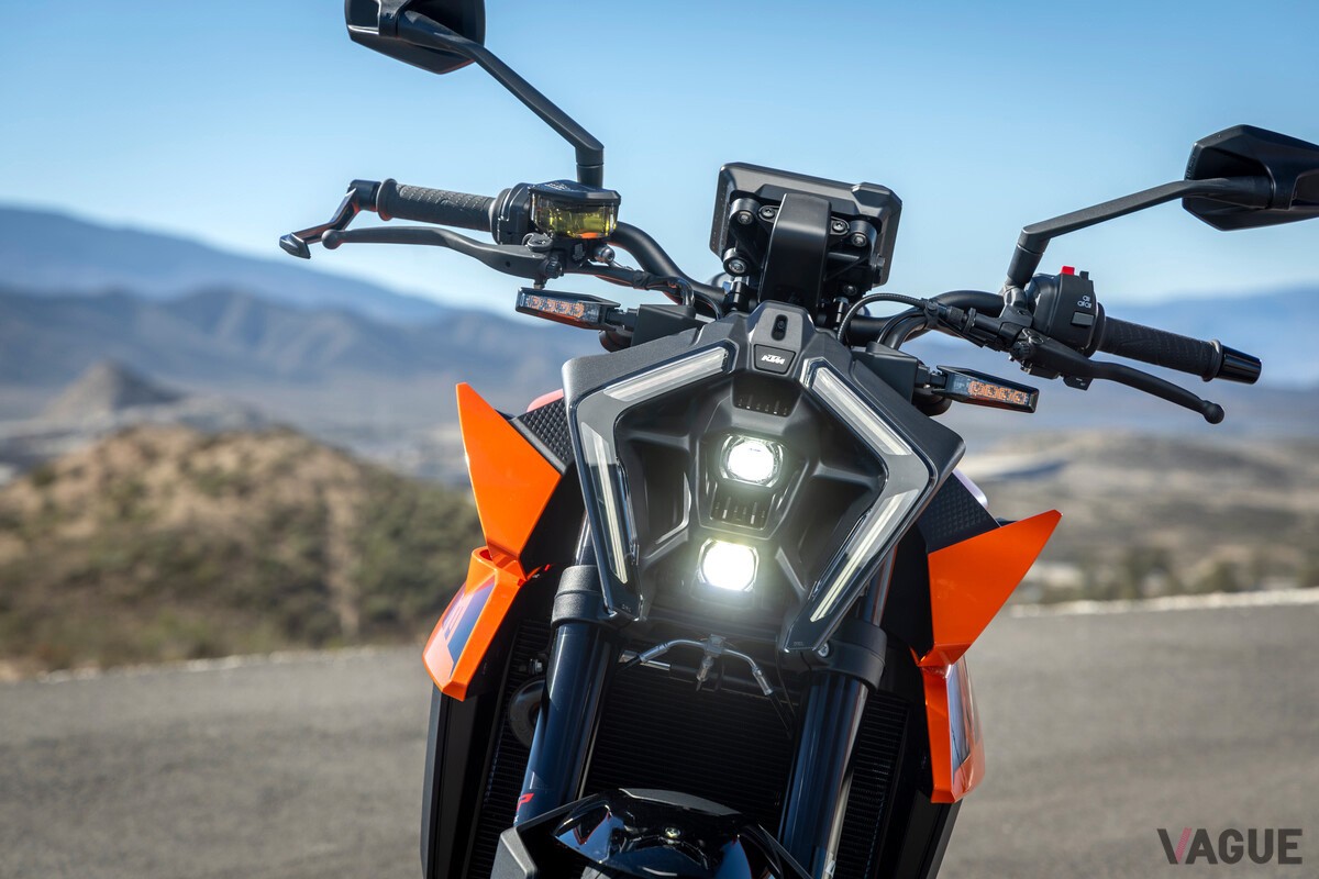 KTM発のネイキッドバイク「DUKE」シリーズのトップグレードに位置する「990 DUKE」