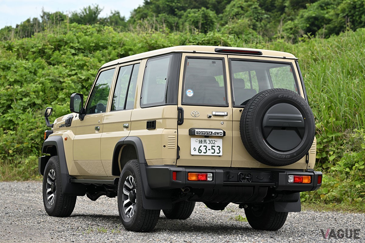 大幅にモダナイズされたものの、イマドキのクルマとは明確に感覚が異なるトヨタ新型「ランドクルーザー70」
