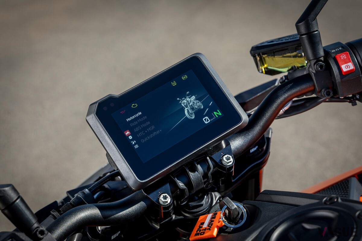 KTM発のネイキッドバイク「DUKE」シリーズのトップグレードに位置する「990 DUKE」