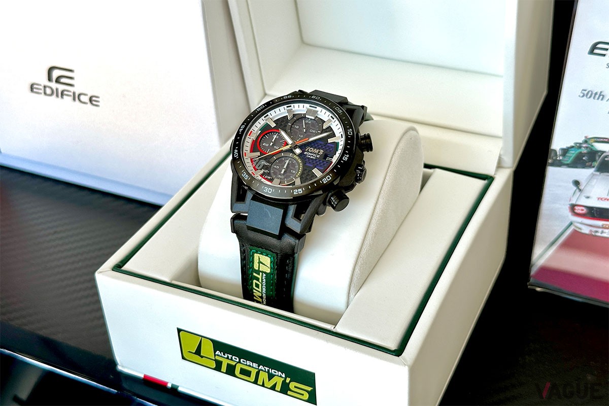 初代のTOM'Sロゴが採用された特製ボックスが付属します